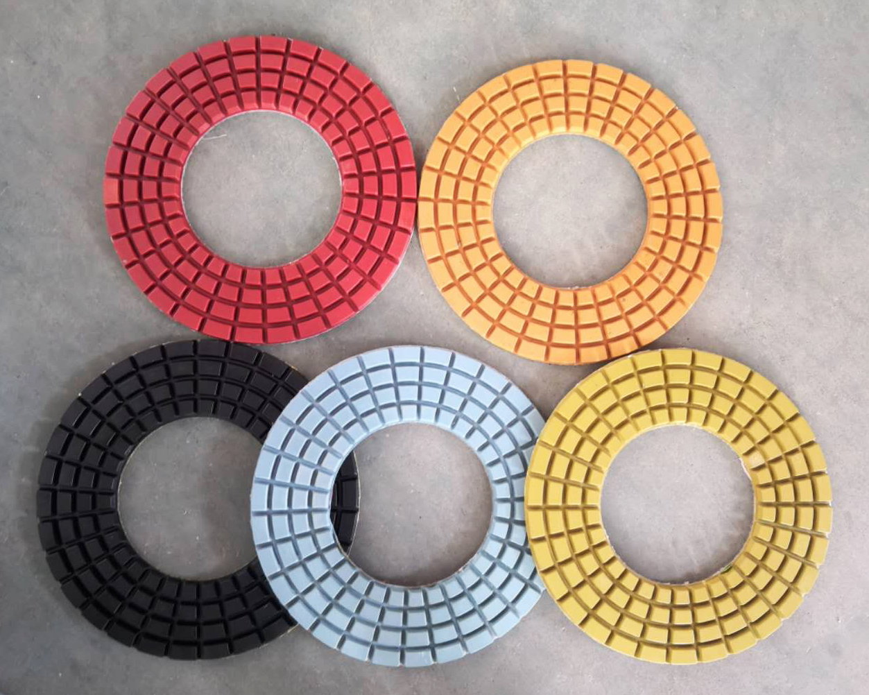 Kleine Ameise 230 mm 9 -Zoll -Harzbodenpolierkissen großes Loch für Beton Granit Marmor Terrazzo Quarz
